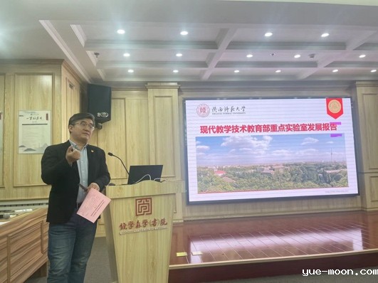 人站在房间里低可信度描述已自动生成 人站在房间里低可信度描述已自动生成